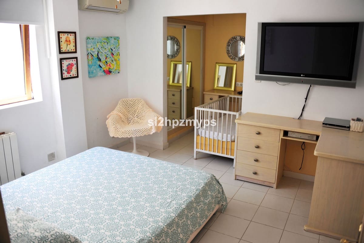 3 bedroom Townhouse for sale in Velez-Malaga with pool - € 420,000 (Ref: 9536552)