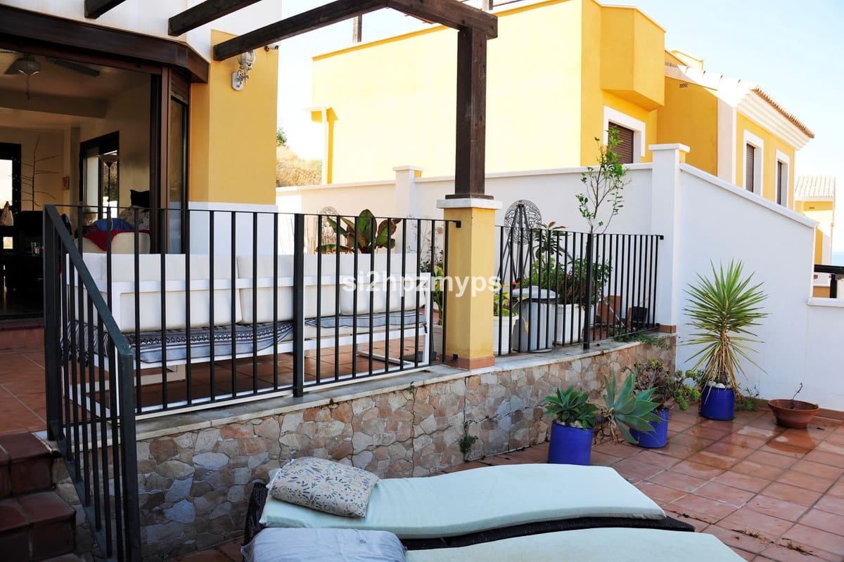 3 bedroom Townhouse for sale in Velez-Malaga with pool - € 420,000 (Ref: 9536552)