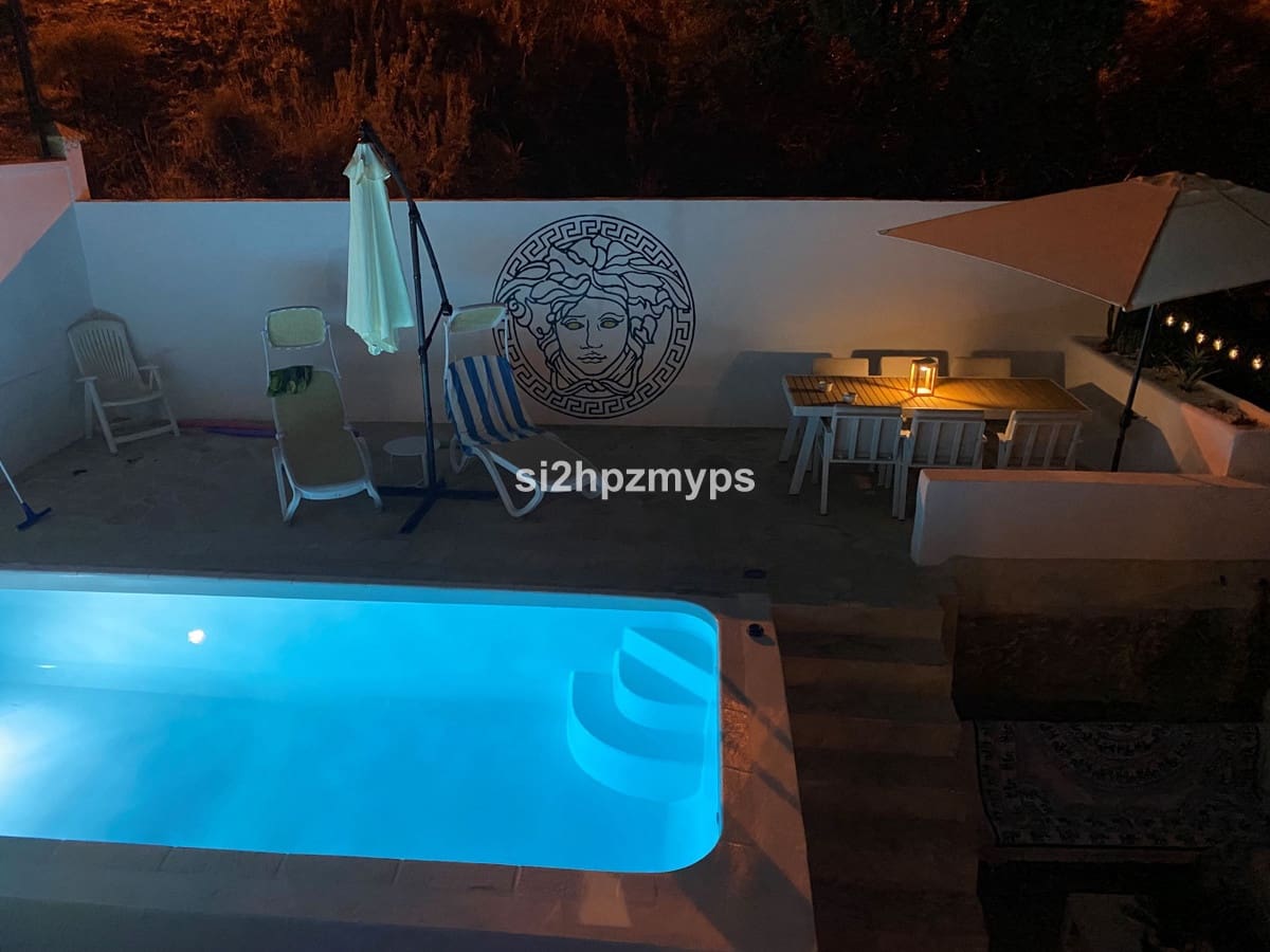 3 bedroom Townhouse for sale in Velez-Malaga with pool - € 420,000 (Ref: 9536552)