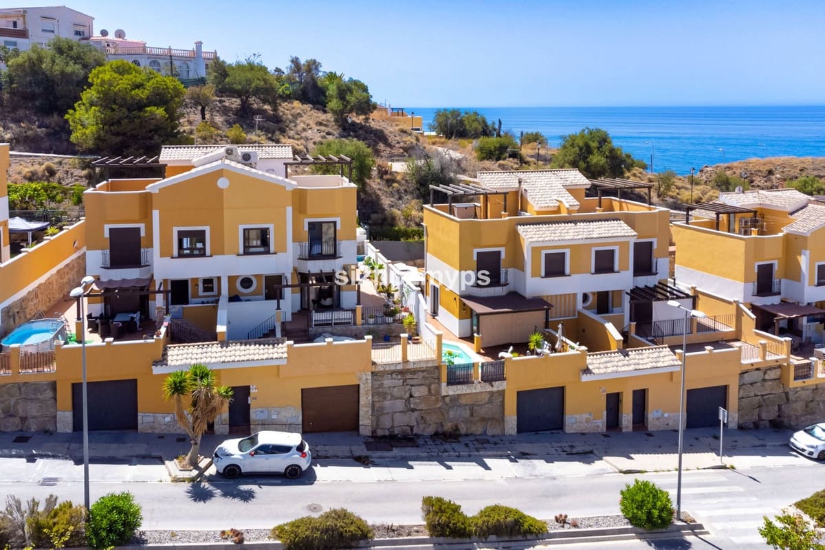 3 bedroom Townhouse for sale in Velez-Malaga with pool - € 420,000 (Ref: 9536552)