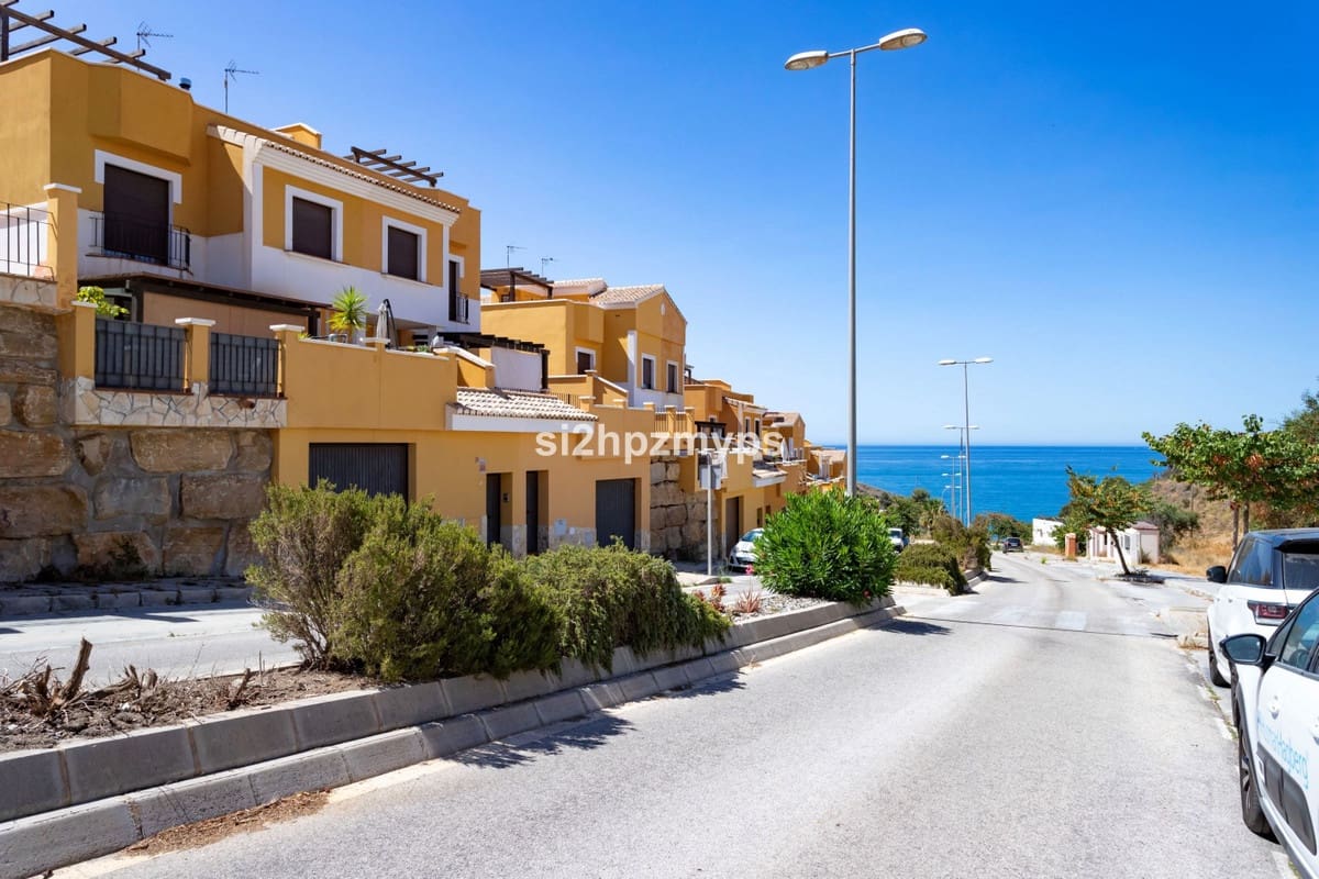 3 bedroom Townhouse for sale in Velez-Malaga with pool - € 420,000 (Ref: 9536552)