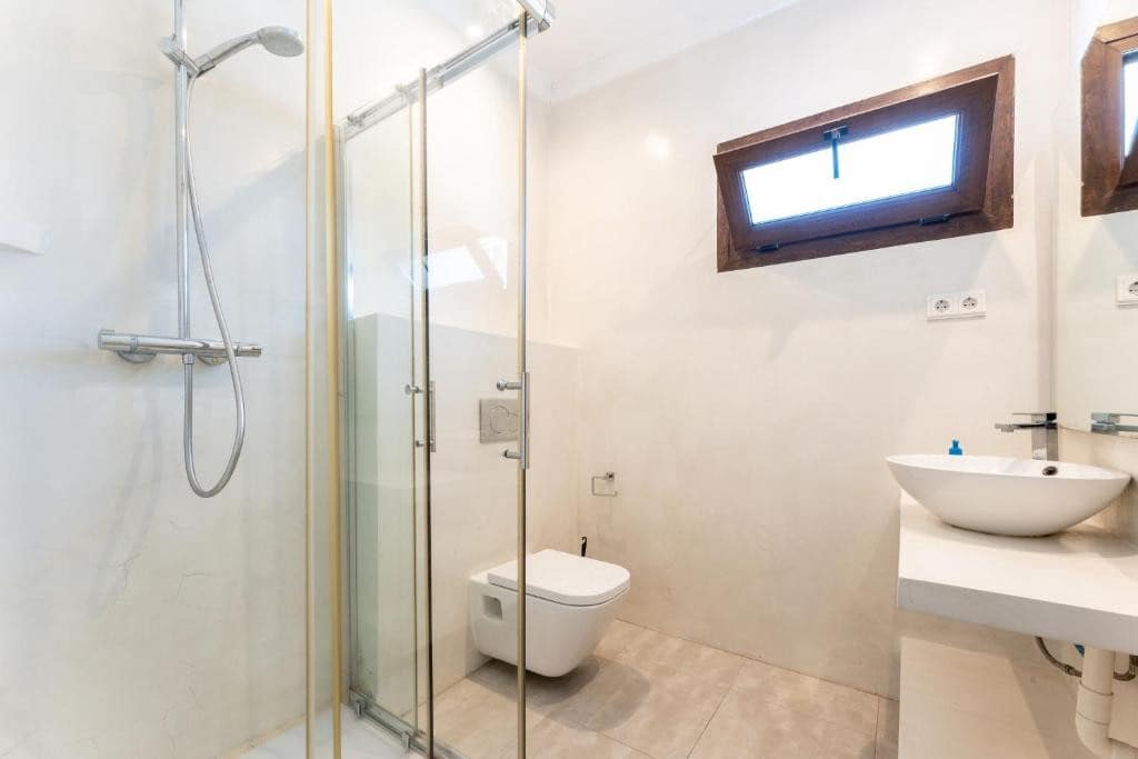 5 bedroom Villa for sale in Marbesa with pool - € 1,300,000 (Ref: 9542752)