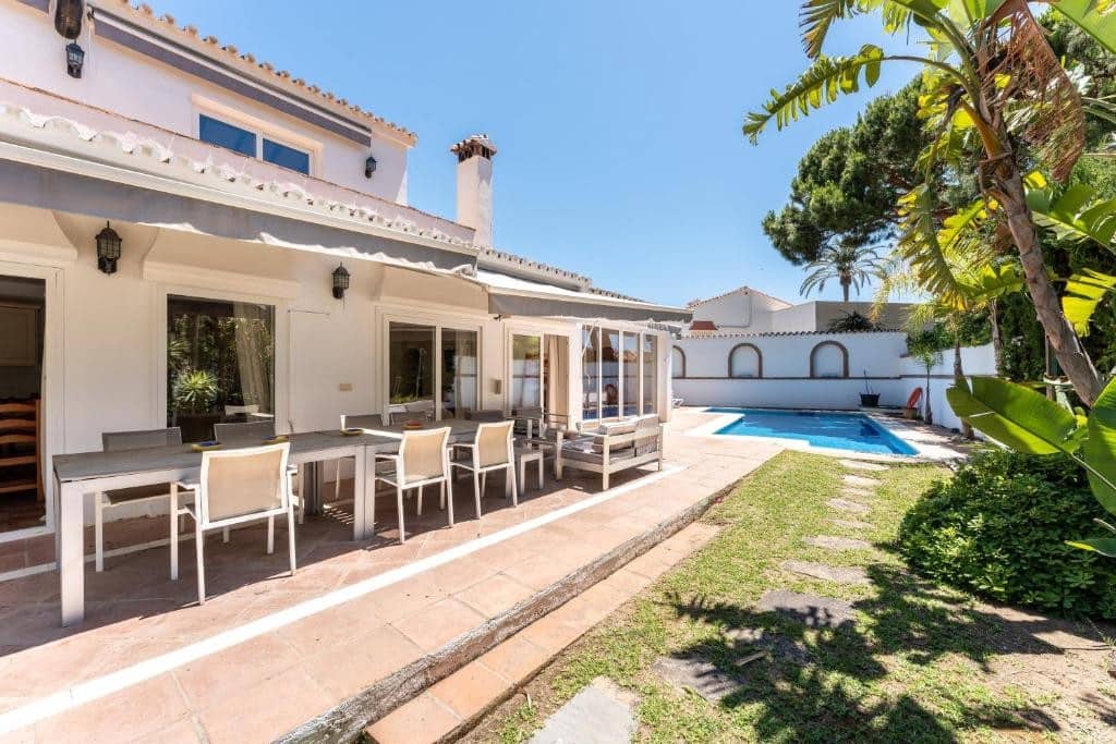 5 bedroom Villa for sale in Marbesa with pool - € 1,300,000 (Ref: 9542752)