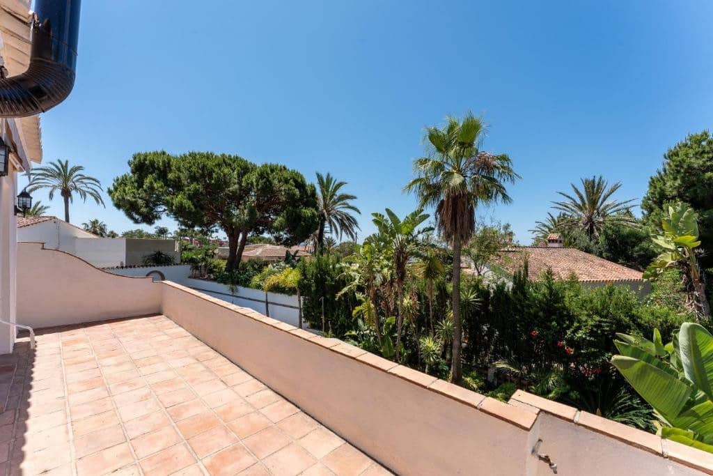 5 bedroom Villa for sale in Marbesa with pool - € 1,300,000 (Ref: 9542752)