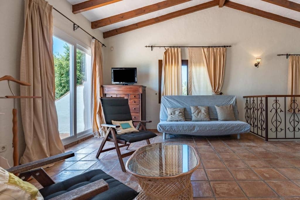 5 bedroom Villa for sale in Marbesa with pool - € 1,300,000 (Ref: 9542752)