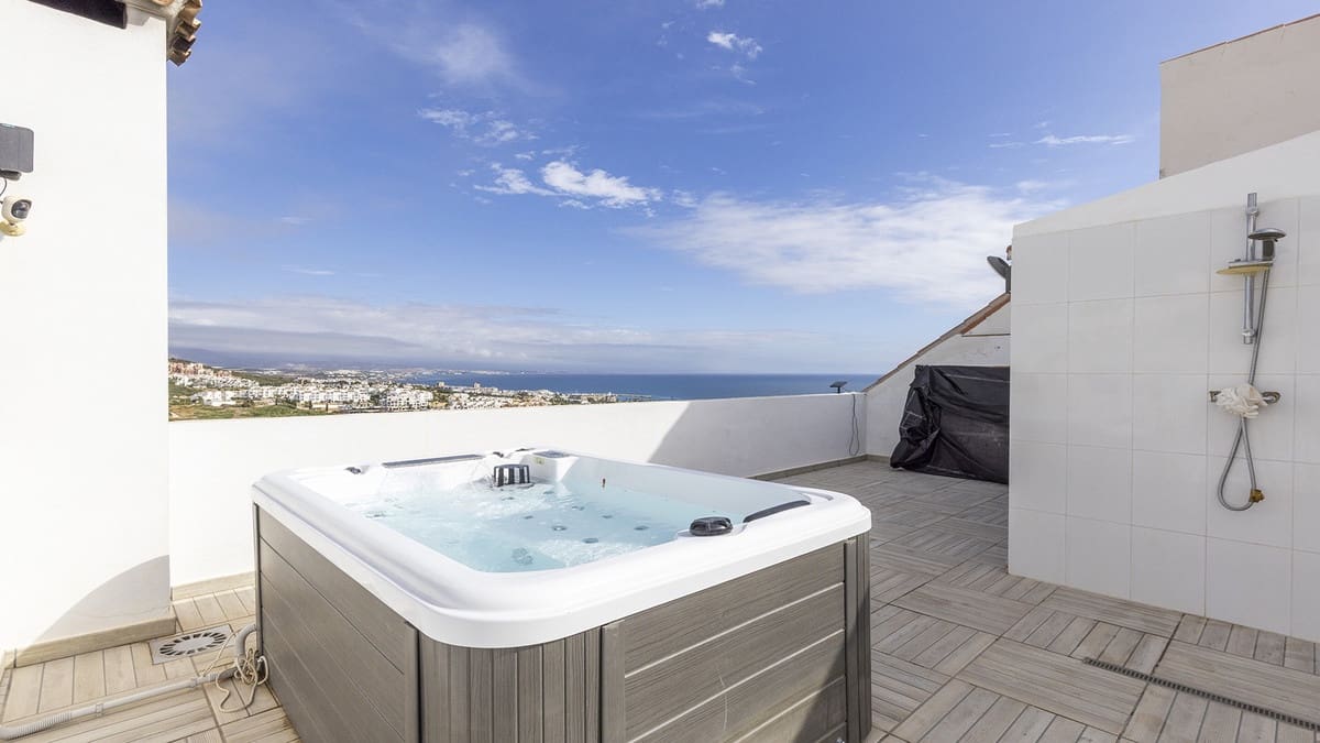 2 bedroom Finca/Country House for sale in Manilva - € 450,000 (Ref: 9542758)