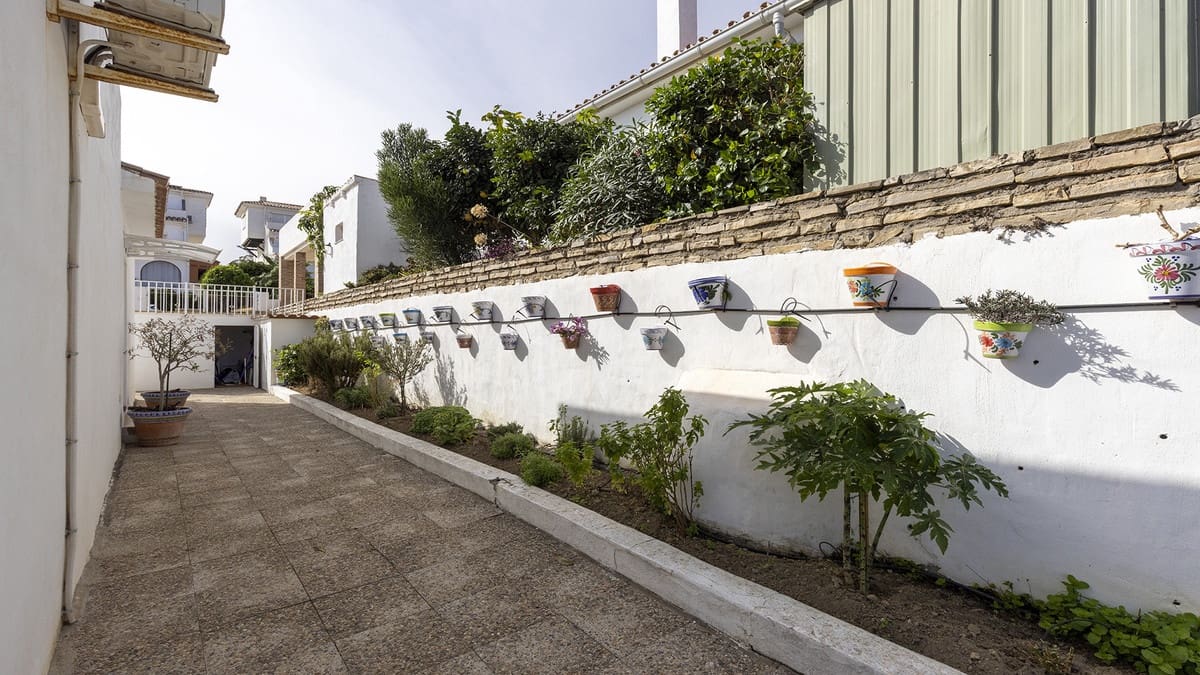 2 bedroom Finca/Country House for sale in Manilva - € 450,000 (Ref: 9542758)