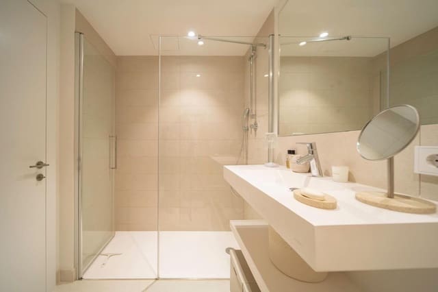 Apartamento de 2 habitaciones en Castillo Sohail, Fuengirola en venta - 745.000 € (Ref: 9550375)