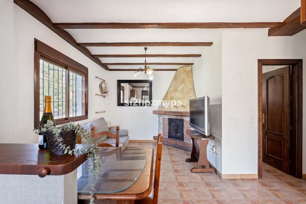 Chalet de 2 habitaciones en Frigiliana en venta - 369.000 € (Ref: 9550381)