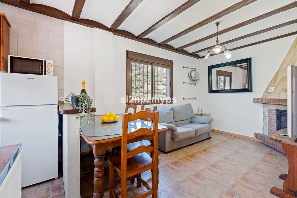 Chalet de 2 habitaciones en Frigiliana en venta - 369.000 € (Ref: 9550381)