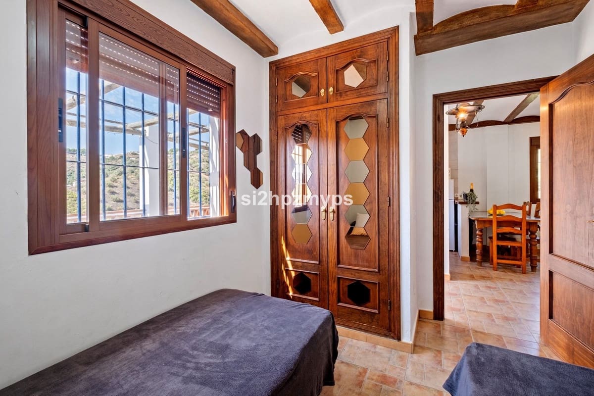 Chalet de 2 habitaciones en Frigiliana en venta - 369.000 € (Ref: 9550381)