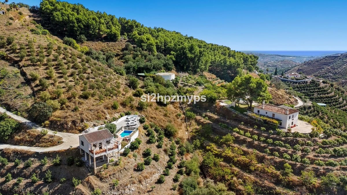 Chalet de 2 habitaciones en Frigiliana en venta - 369.000 € (Ref: 9550381)