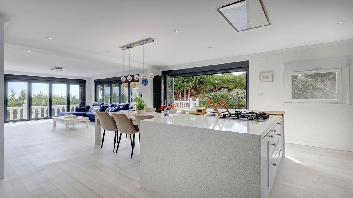 4 sovrum Bungalow till salu i Manilva med pool - 935 000 € (Ref: 9550382)