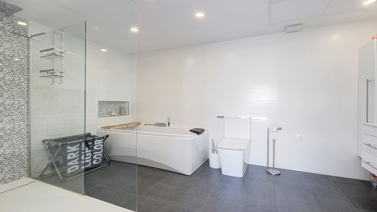 4 sovrum Bungalow till salu i Manilva med pool - 935 000 € (Ref: 9550382)