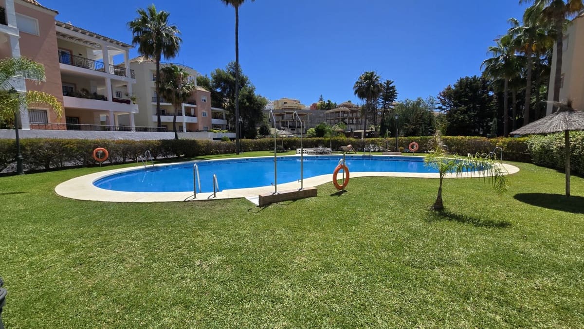 3 camera da letto Appartamento in vendita in Aloha Golf con garage - 499.000 € (Rif: 9550388)