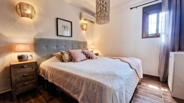 2 chambre Appartement à vendre à La Duquesa / Puerto de la Duquesa, Manilva avec garage - 189 000 € (Ref: 9554321)