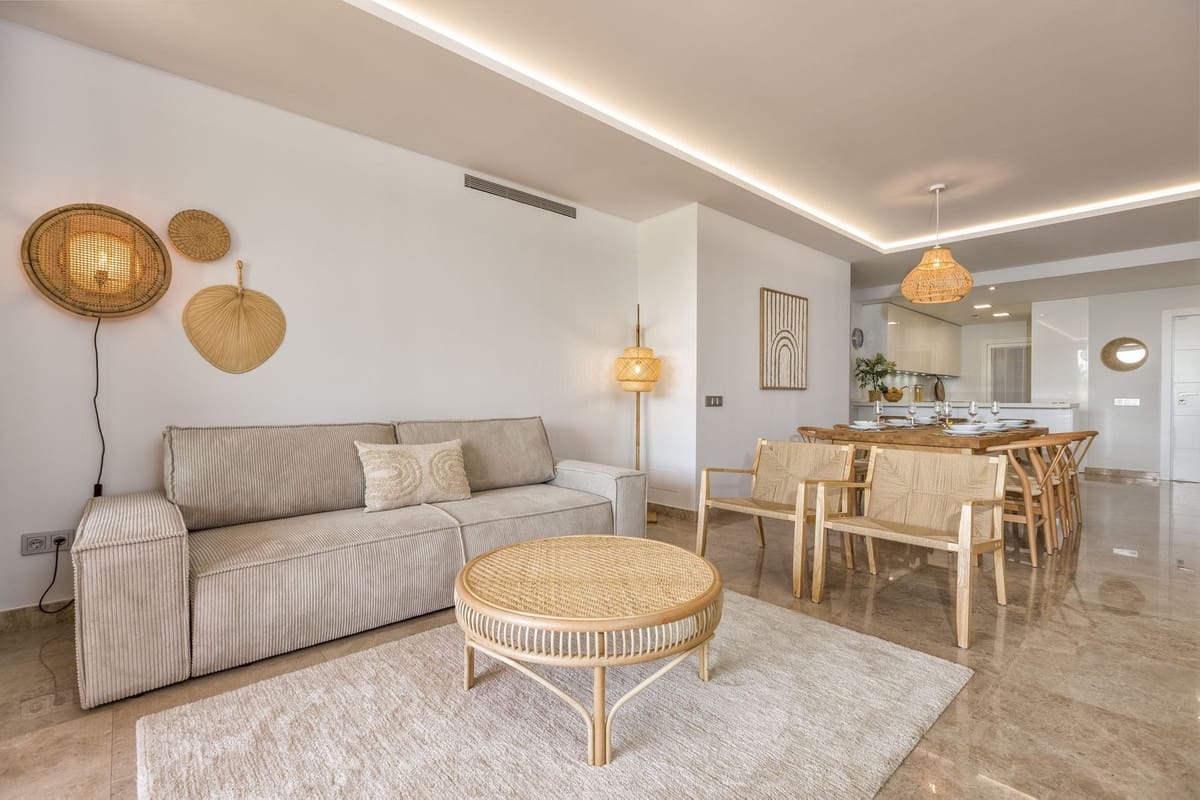 2 slaapkamer Appartement te koop in Nueva Andalucia met garage - € 595.000 (Ref: 9554333)
