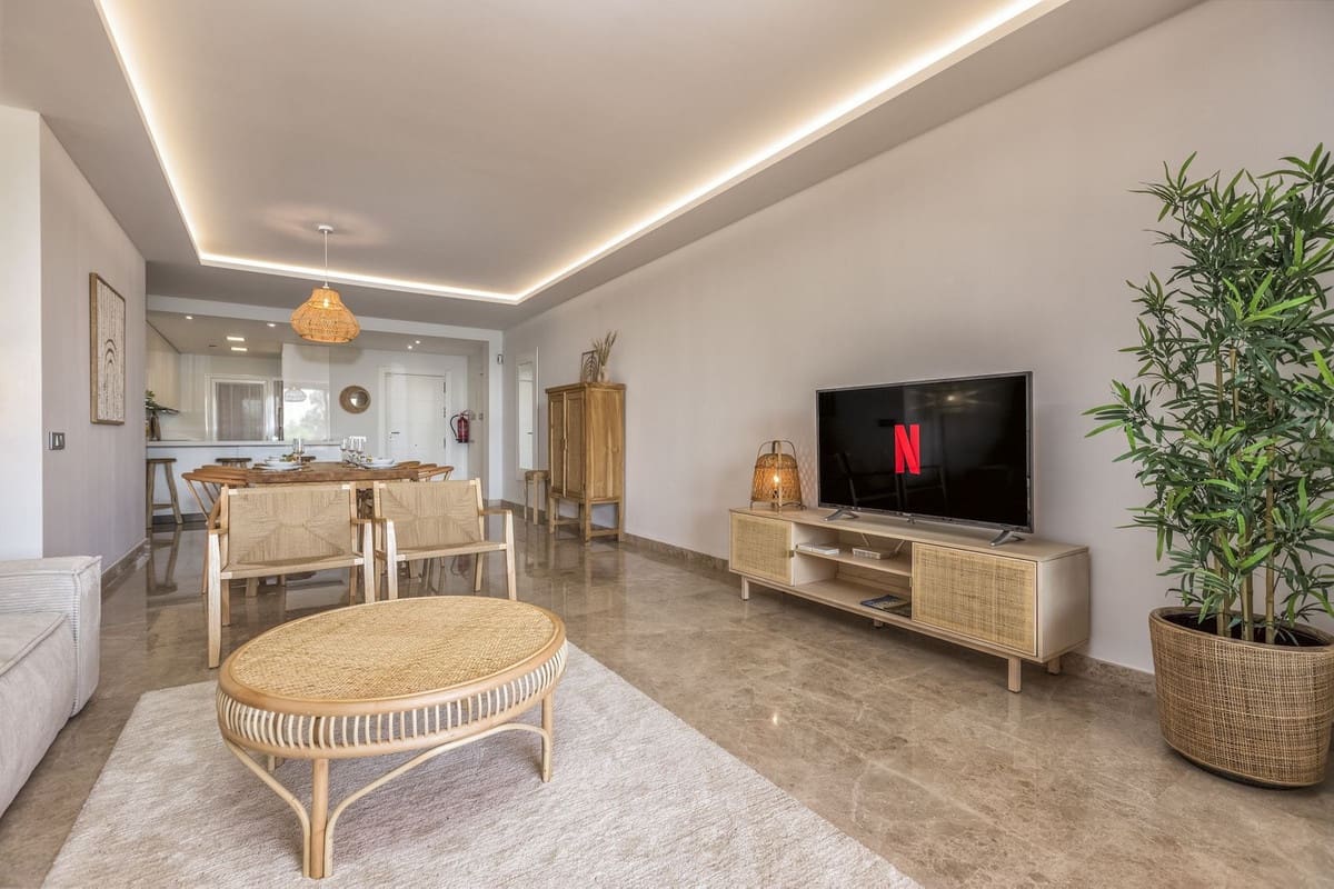2 slaapkamer Appartement te koop in Nueva Andalucia met garage - € 595.000 (Ref: 9554333)