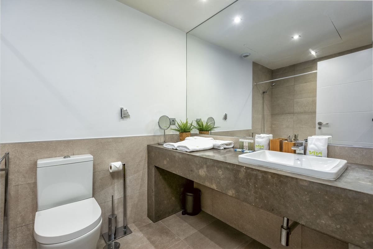 2 slaapkamer Appartement te koop in Nueva Andalucia met garage - € 595.000 (Ref: 9554333)