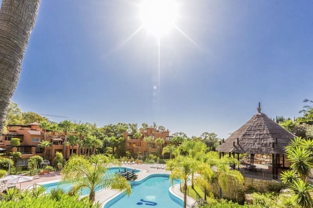 2 slaapkamer Appartement te koop in Puerto Banus, Marbella met garage - € 595.000 (Ref: 9554333)