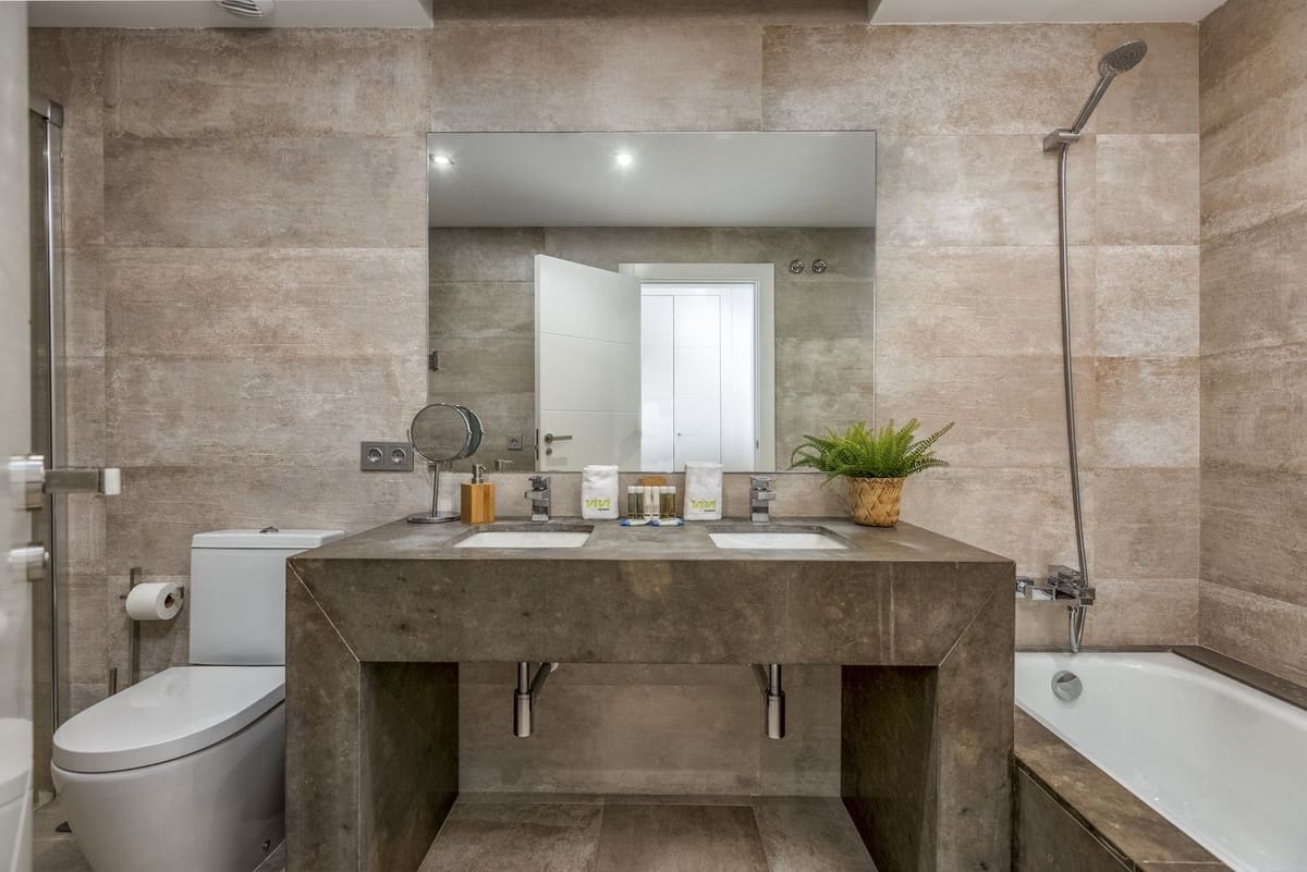 2 slaapkamer Appartement te koop in Nueva Andalucia met garage - € 595.000 (Ref: 9554333)