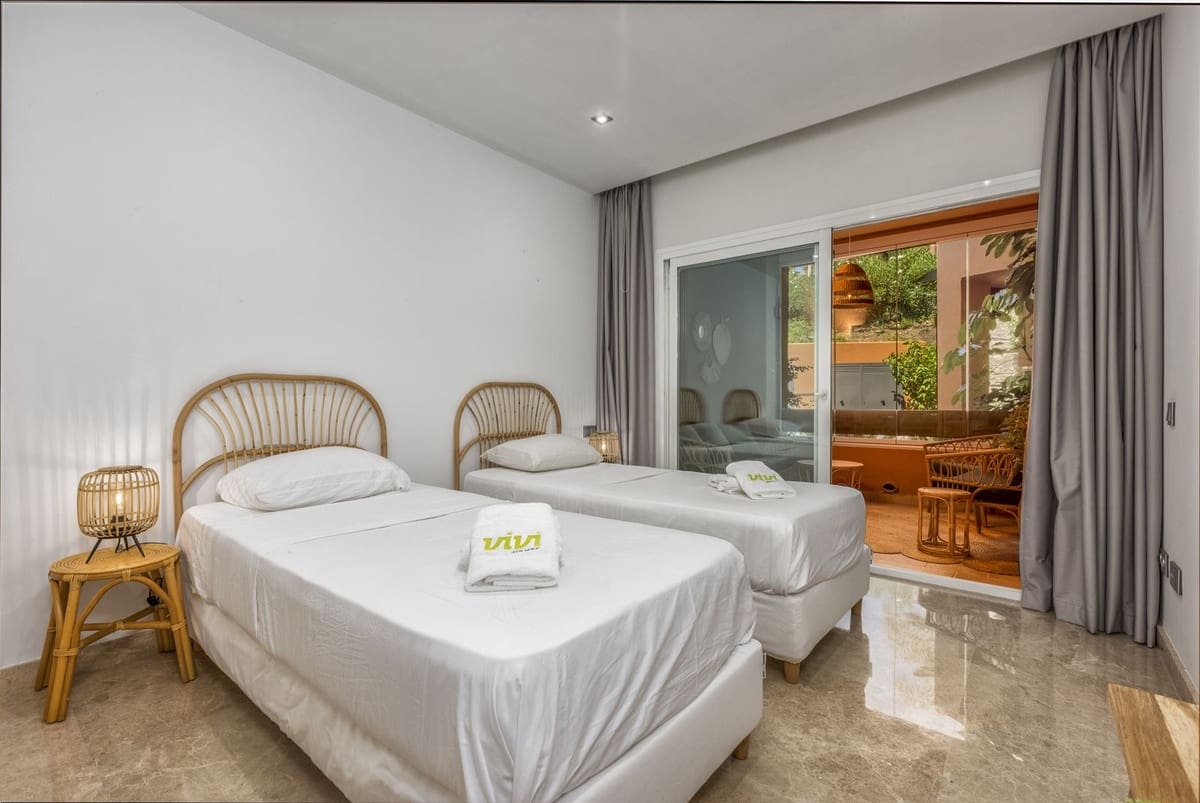 2 slaapkamer Appartement te koop in Nueva Andalucia met garage - € 595.000 (Ref: 9554333)