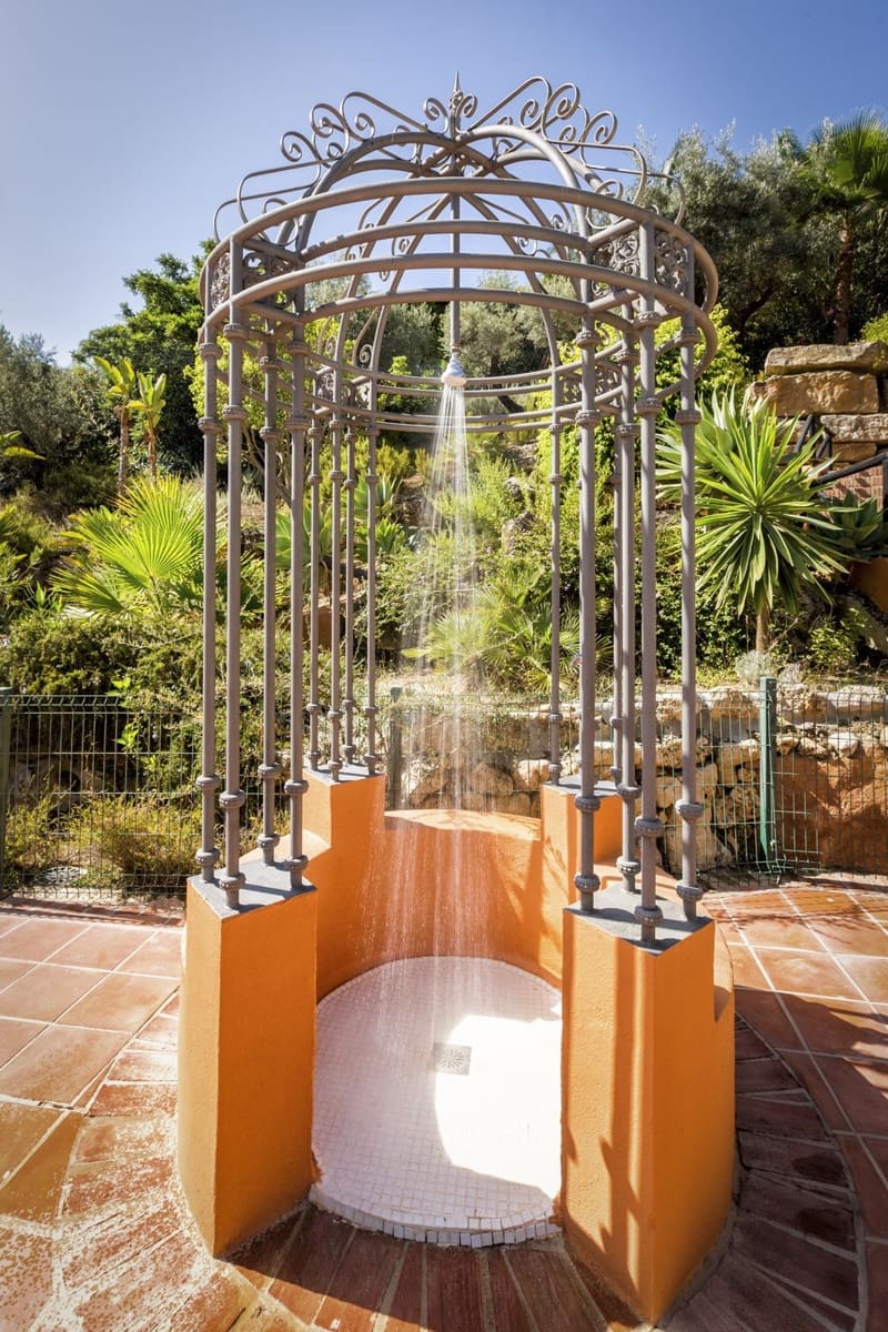 2 slaapkamer Appartement te koop in Nueva Andalucia met garage - € 595.000 (Ref: 9554333)