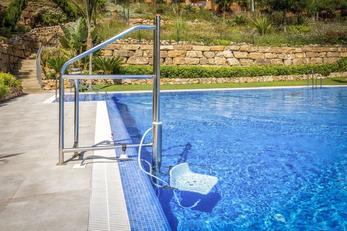 2 slaapkamer Appartement te koop in Nueva Andalucia met garage - € 595.000 (Ref: 9554333)