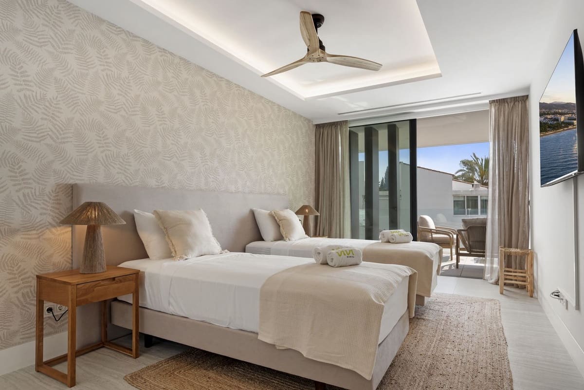 Apartamento de 2 habitaciones en Estepona en venta con garaje - 1.350.000 € (Ref: 9554338)