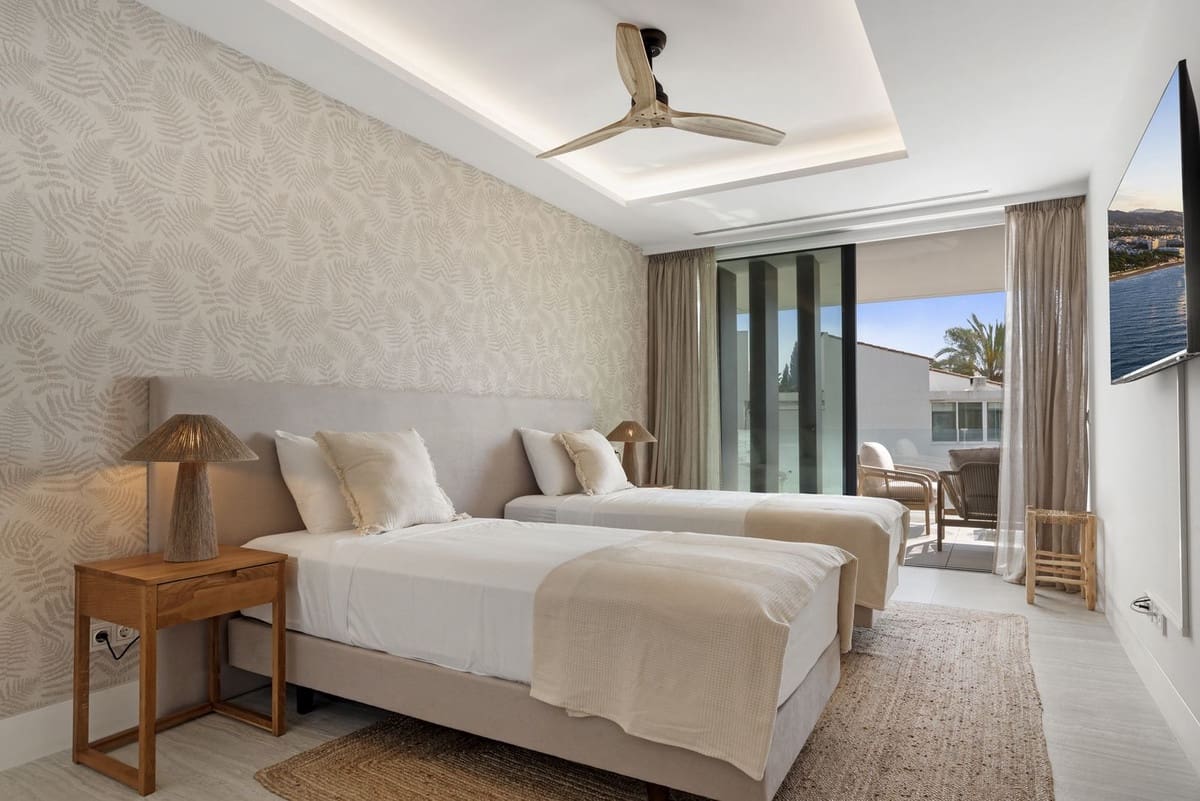 Apartamento de 2 habitaciones en Estepona en venta con garaje - 1.350.000 € (Ref: 9554338)