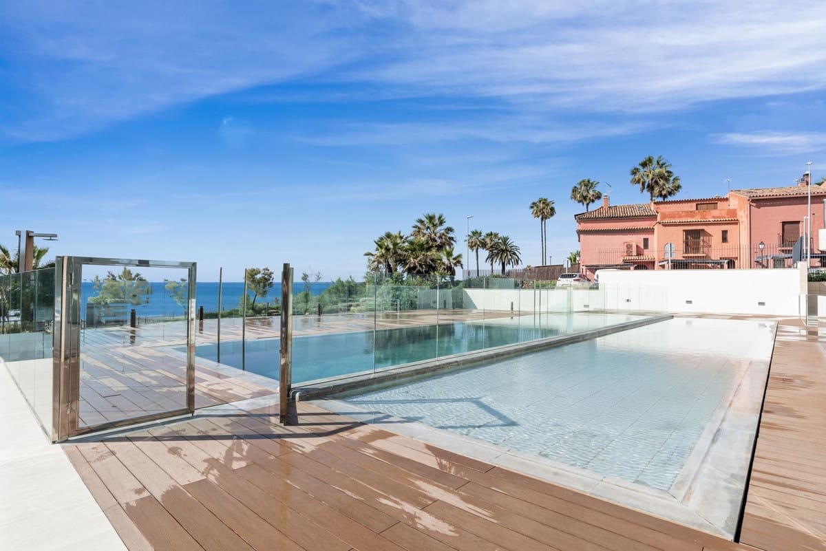 Apartamento de 2 habitaciones en Estepona en venta con garaje - 1.350.000 € (Ref: 9554338)