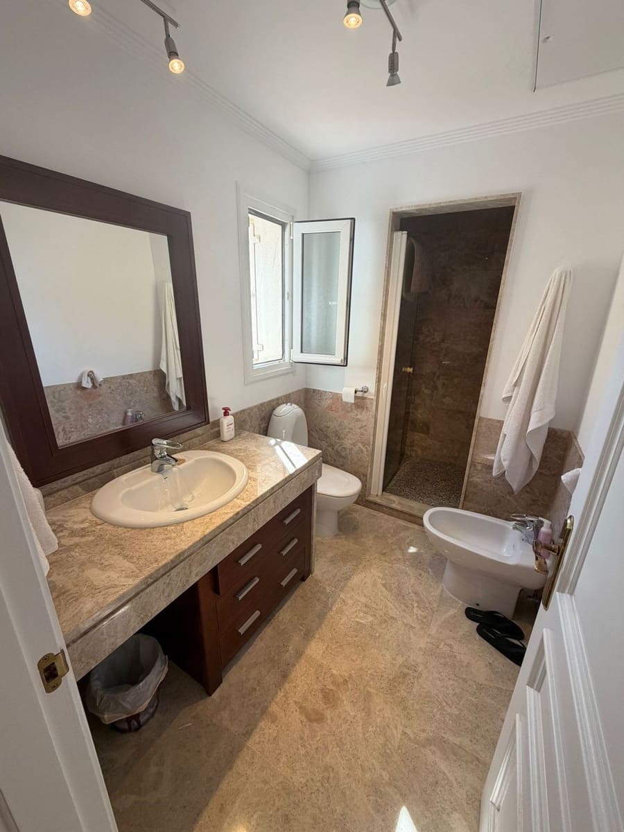 4 sovrum Hus till salu i Marbella - 970 000 € (Ref: 9554348)