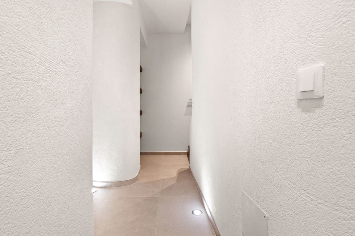 2 makuuhuone Omakotitalo myytävänä paikassa Estepona - 749 000 € (Ref: 9554350)