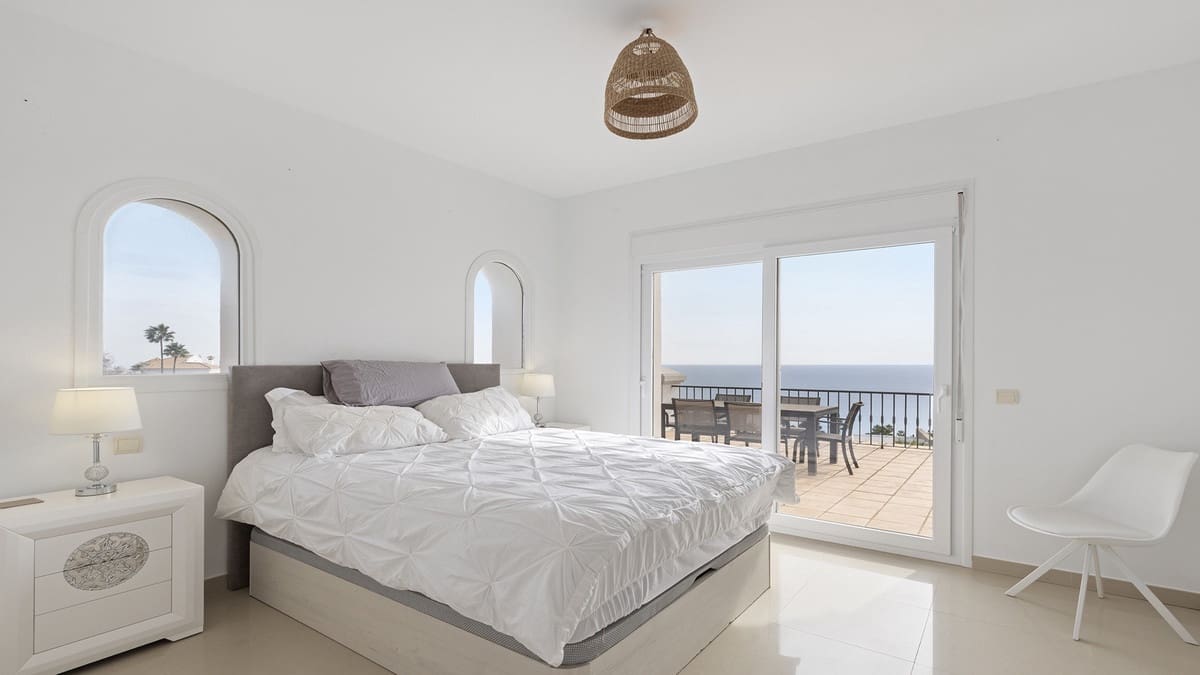 4 soveværelse Villa til salg i Manilva - € 1.450.000 (Ref: 9554352)