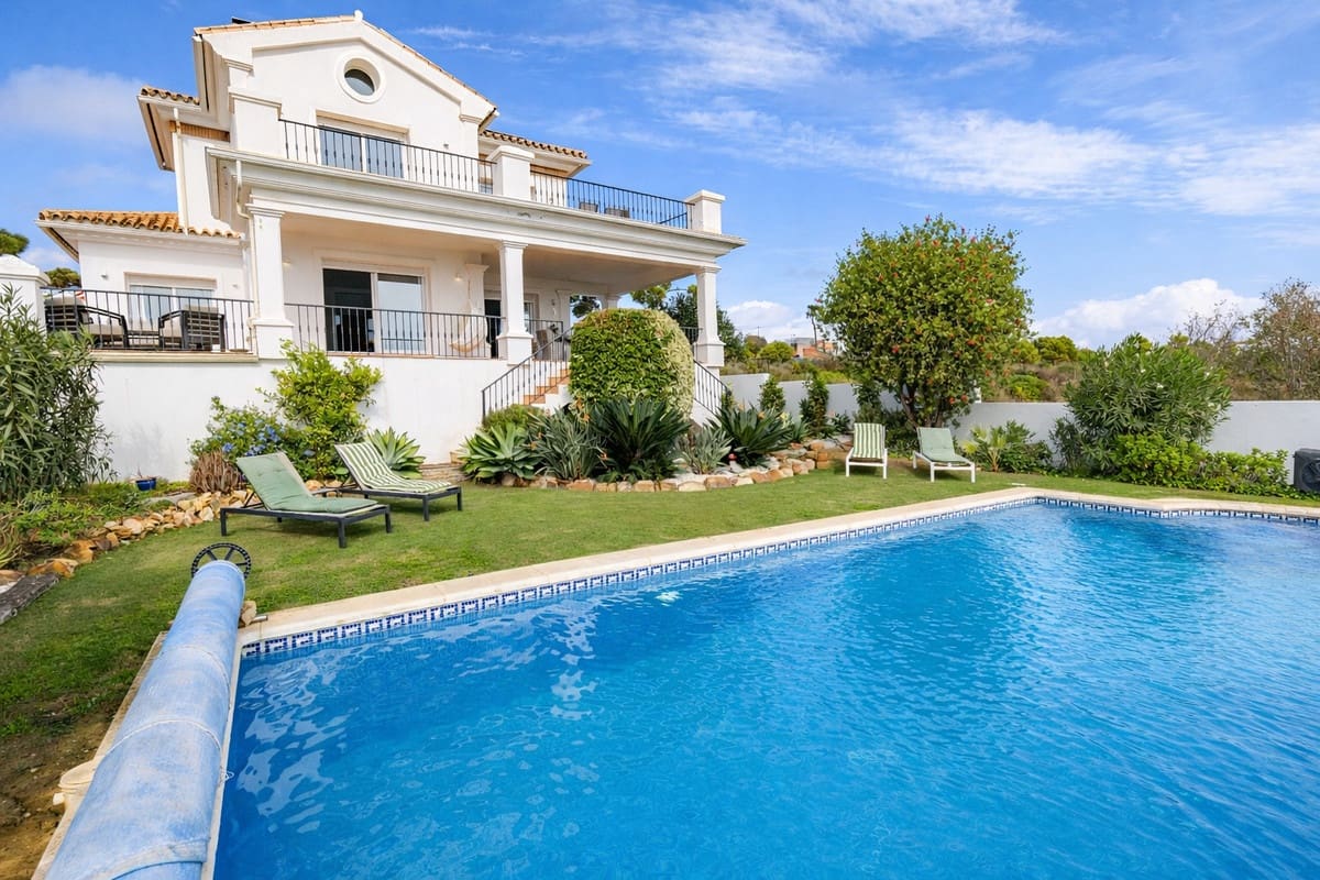 4 bedroom Villa for sale in Manilva - € 1,450,000 (Ref: 9554352)