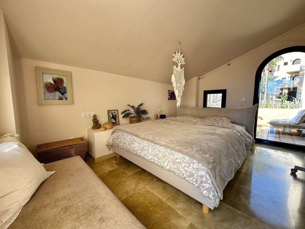 3 soveværelse Penthouse til salg i La Duquesa / Puerto de la Duquesa med garage - € 498.000 (Ref: 9554354)