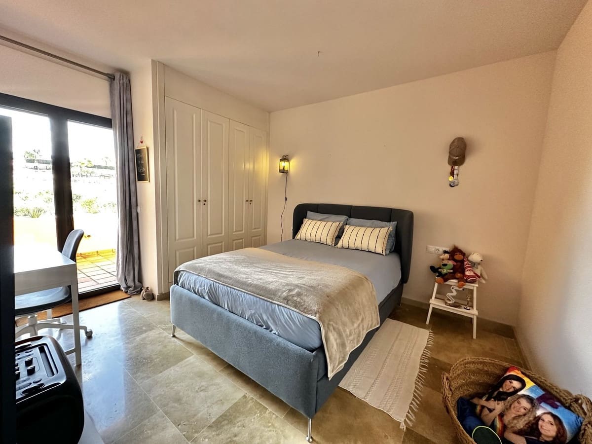 3 soveværelse Penthouse til salg i La Duquesa / Puerto de la Duquesa med garage - € 498.000 (Ref: 9554354)