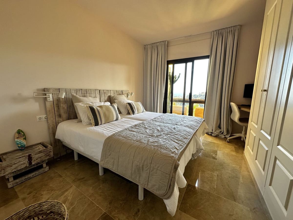 3 soveværelse Penthouse til salg i La Duquesa / Puerto de la Duquesa med garage - € 498.000 (Ref: 9554354)