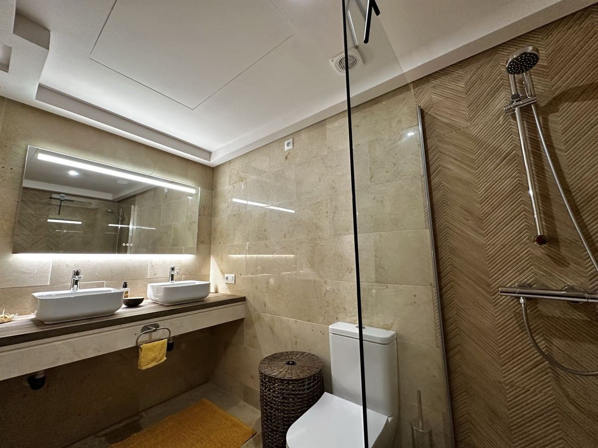 3 soveværelse Penthouse til salg i La Duquesa / Puerto de la Duquesa med garage - € 498.000 (Ref: 9554354)