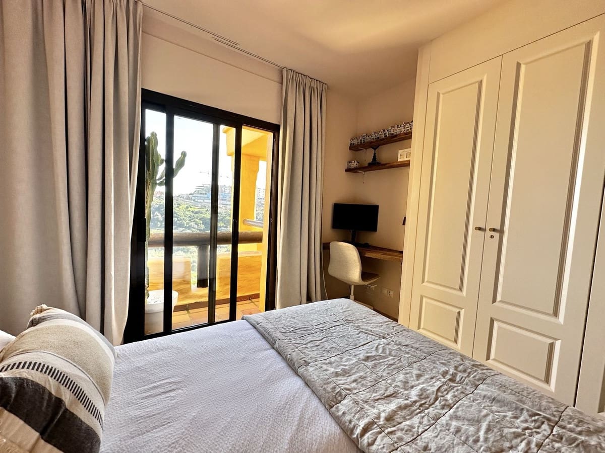 3 soveværelse Penthouse til salg i La Duquesa / Puerto de la Duquesa med garage - € 498.000 (Ref: 9554354)