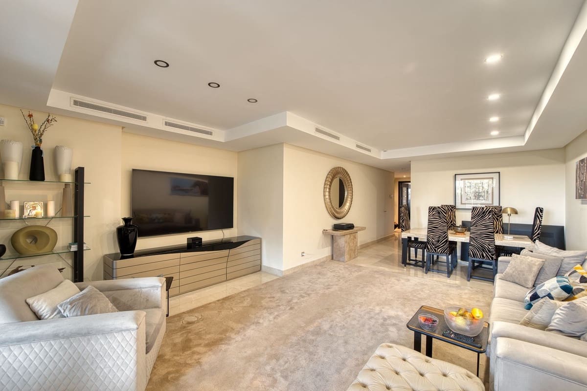 2 slaapkamer Appartement te koop in Nueva Andalucia - € 1.800.000 (Ref: 9554357)