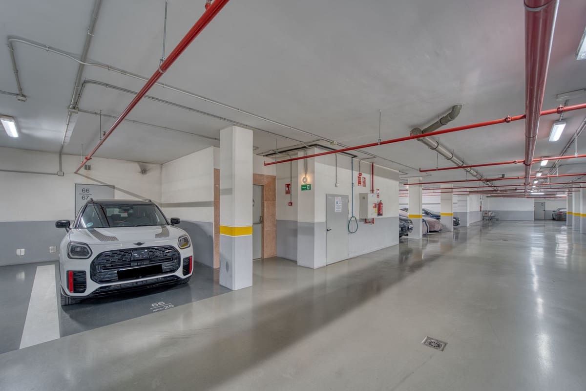 2 slaapkamer Appartement te koop in Nueva Andalucia - € 1.800.000 (Ref: 9554357)