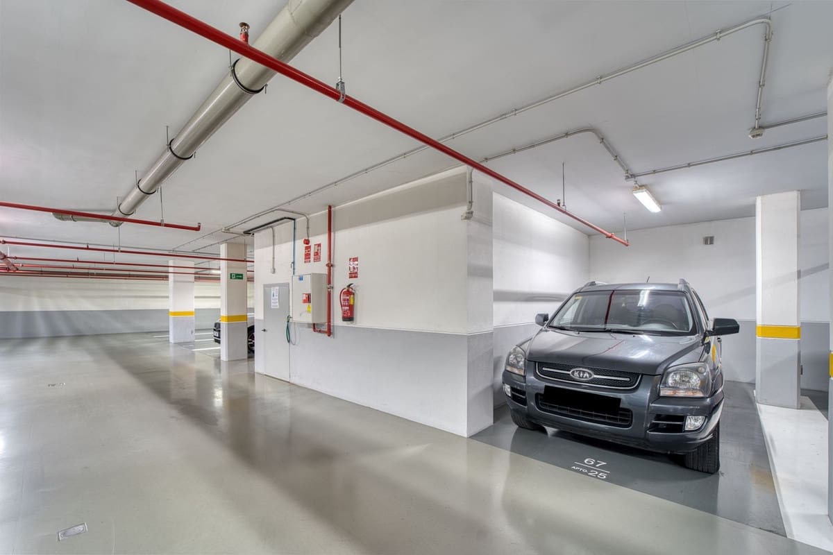 2 slaapkamer Appartement te koop in Nueva Andalucia - € 1.800.000 (Ref: 9554357)