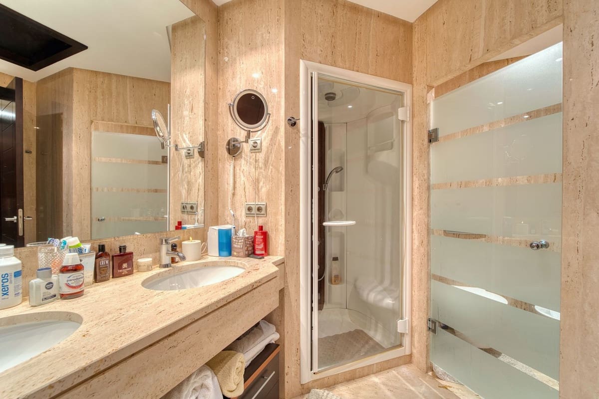 2 slaapkamer Appartement te koop in Nueva Andalucia - € 1.800.000 (Ref: 9554357)