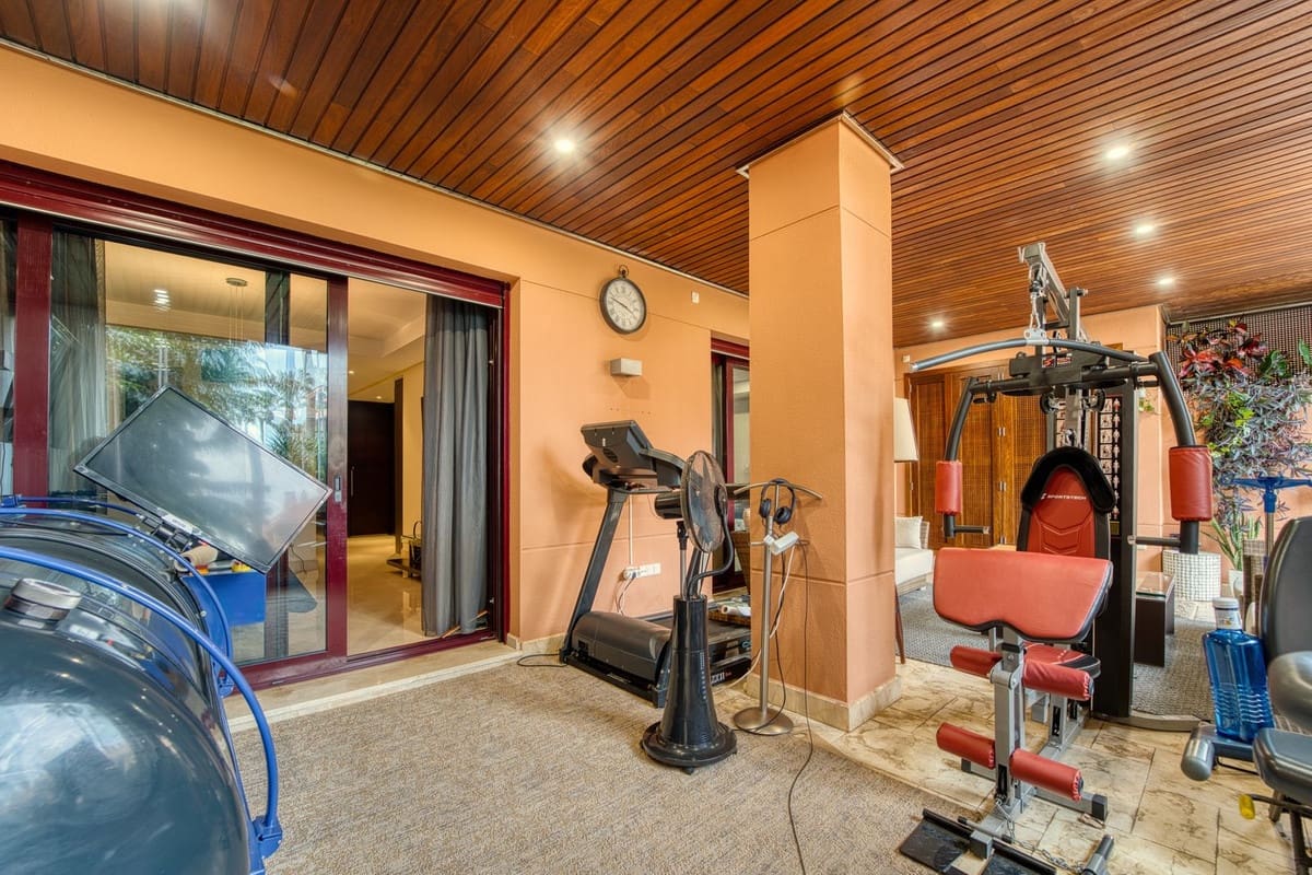 2 slaapkamer Appartement te koop in Nueva Andalucia - € 1.800.000 (Ref: 9554357)