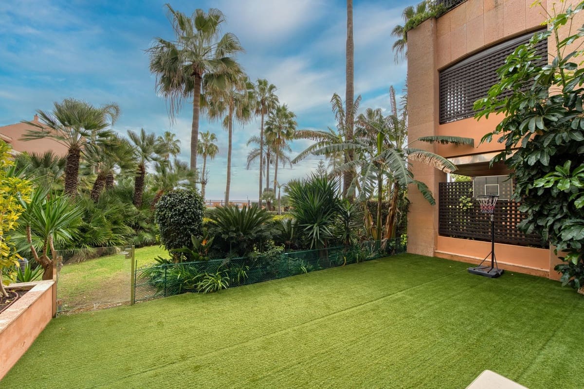 2 slaapkamer Appartement te koop in Nueva Andalucia - € 1.800.000 (Ref: 9554357)