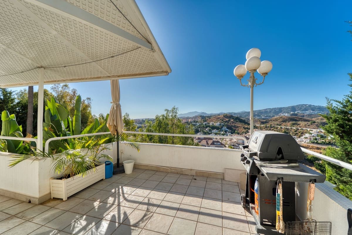 4 soverom Villa til salgs i Nueva Andalucia med garasje - € 1 700 000 (Ref: 9554358)