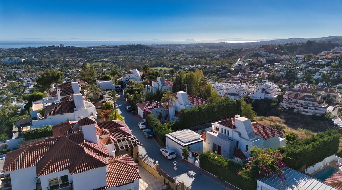 4 soverom Villa til salgs i Nueva Andalucia med garasje - € 1 700 000 (Ref: 9554358)