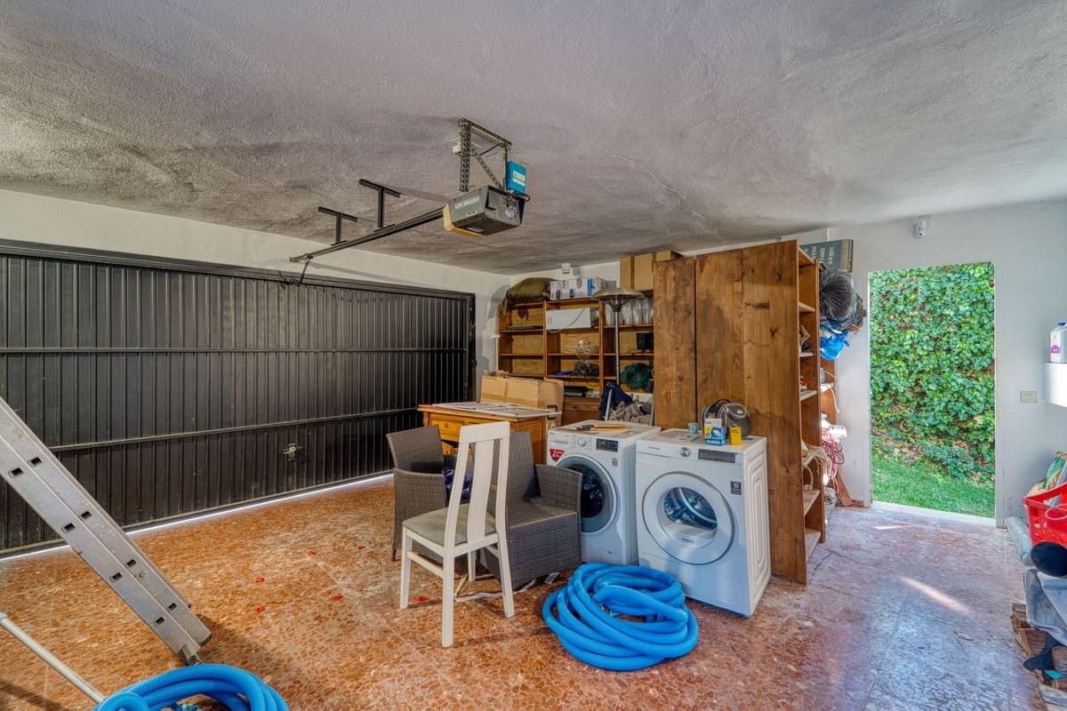 4 soverom Villa til salgs i Nueva Andalucia med garasje - € 1 700 000 (Ref: 9554358)