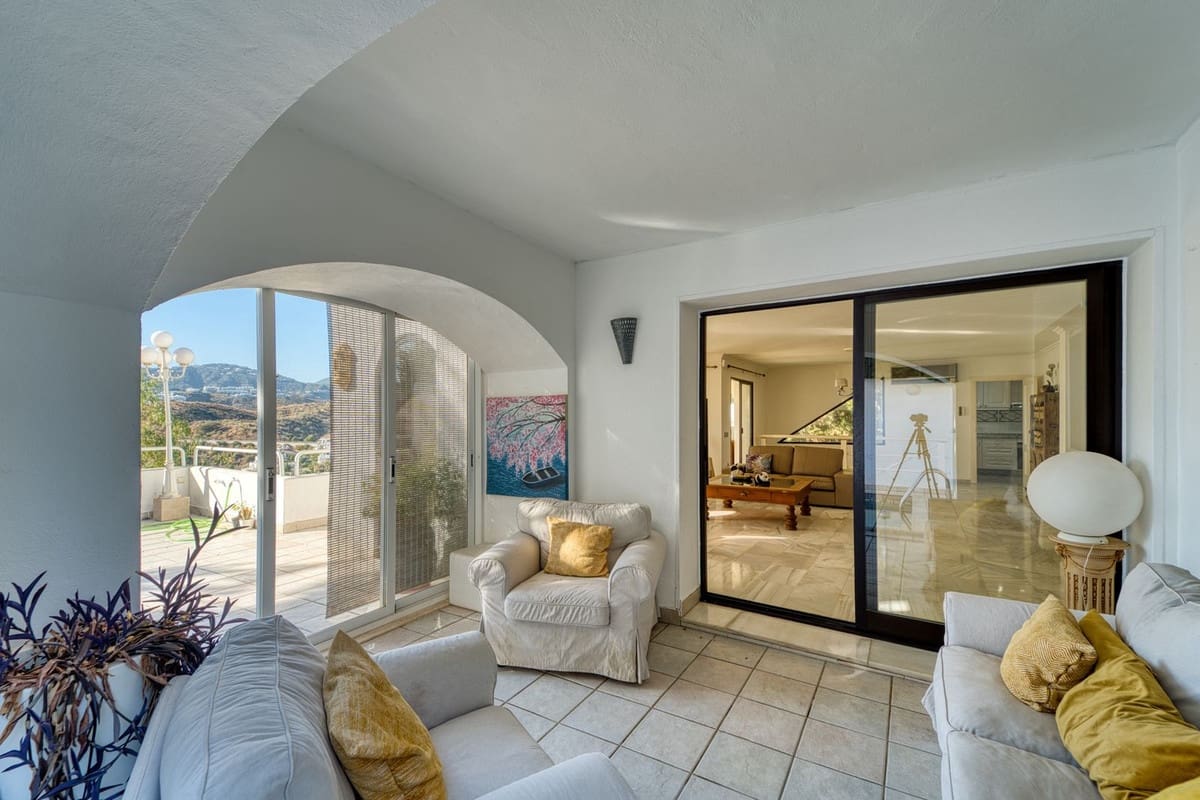 4 soverom Villa til salgs i Nueva Andalucia med garasje - € 1 700 000 (Ref: 9554358)